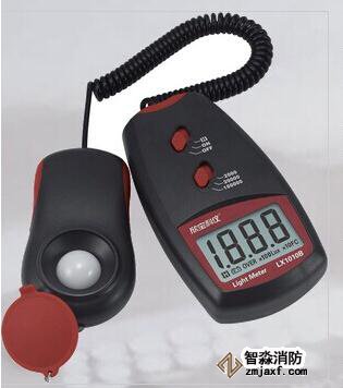 數(shù)字照度計量程不小于2000lx；精度：±5％